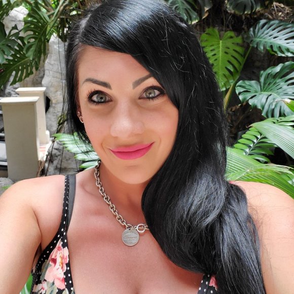 Meet your Posher, Sarah - Picture 2 of 4